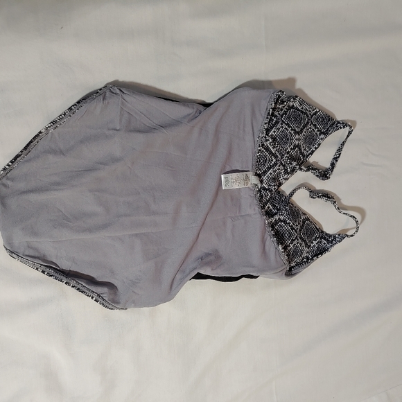 Tommy Bahama Women's New Swimsuit - Picture 7 of 9